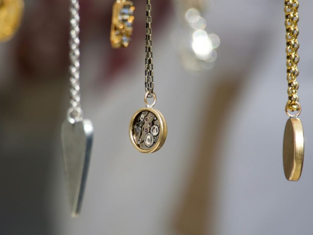 Trang sức tinh xảo – Phụ kiện thời trang Hottrends cho phong cách sang trọng