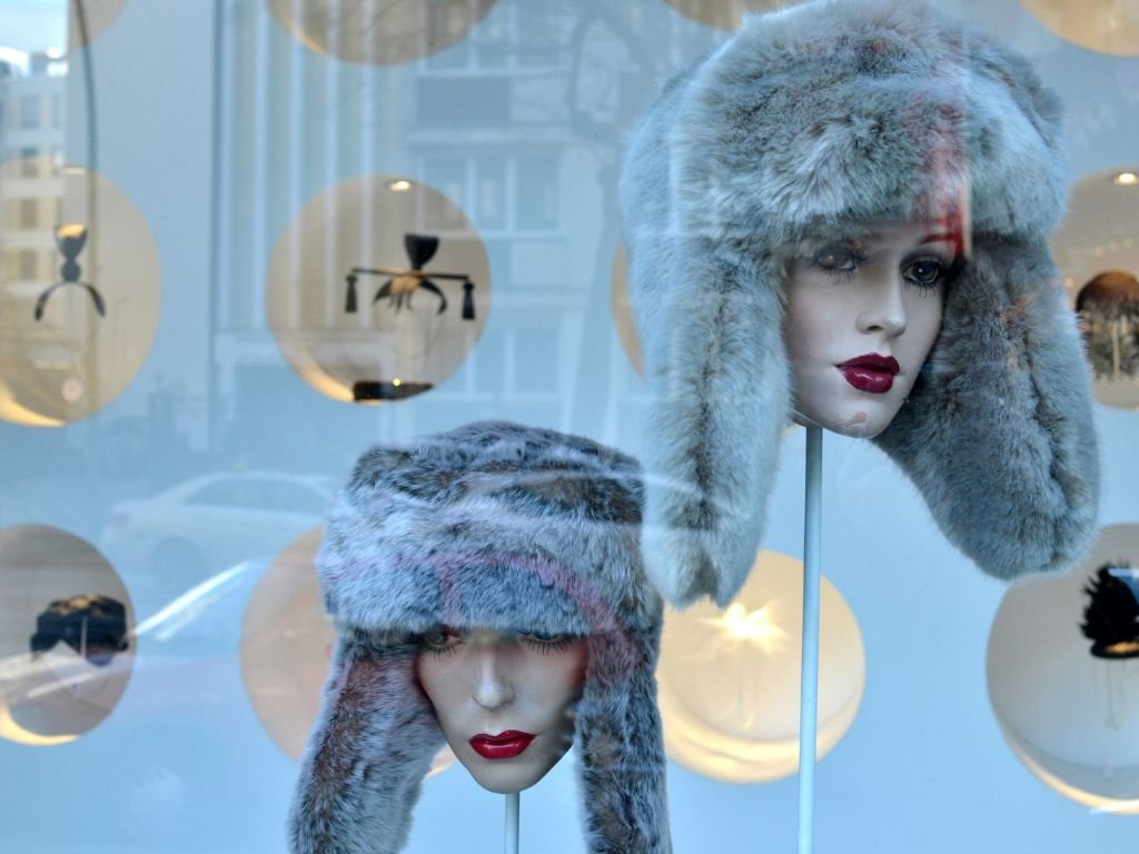 Sứ mệnh giới thiệu sản phẩm từ đối tác phụ kiện thời trang Hottrends đến người tiêu dùng hiện đại